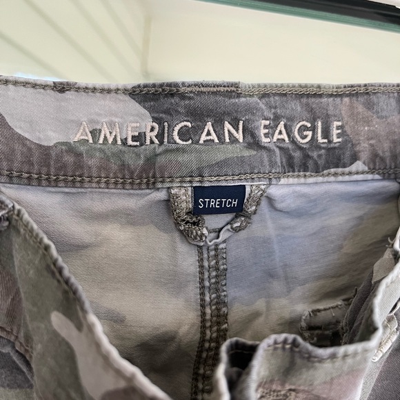American Eagle Outfitters Women’s Camo Cargo Pants 12 - Picture 3 of 4